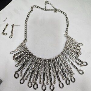 Statement necklace and earrings set